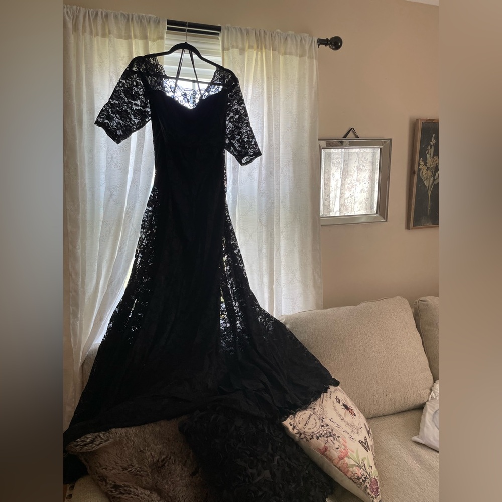 Long lace black dress